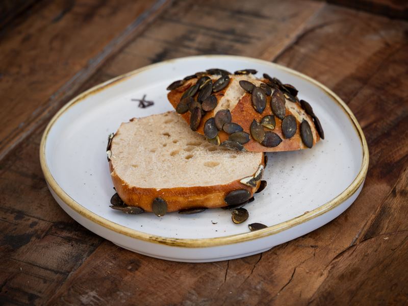 Kürbiskern Laugenbrötchen  Bild 1